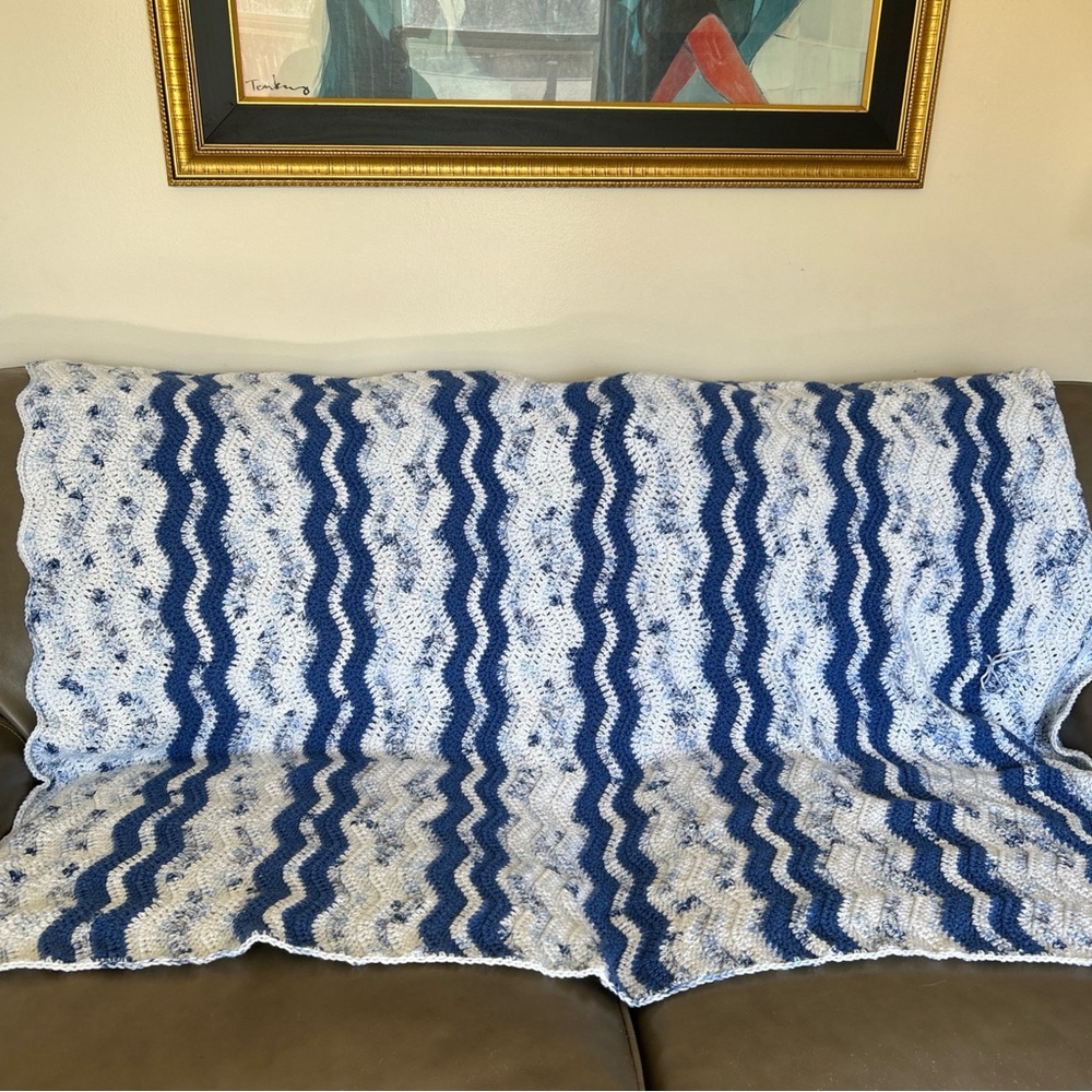 Lg‎ Knitted Afghan / Throw Blanket Wave Pattern Mixed Blue White 45"x65”